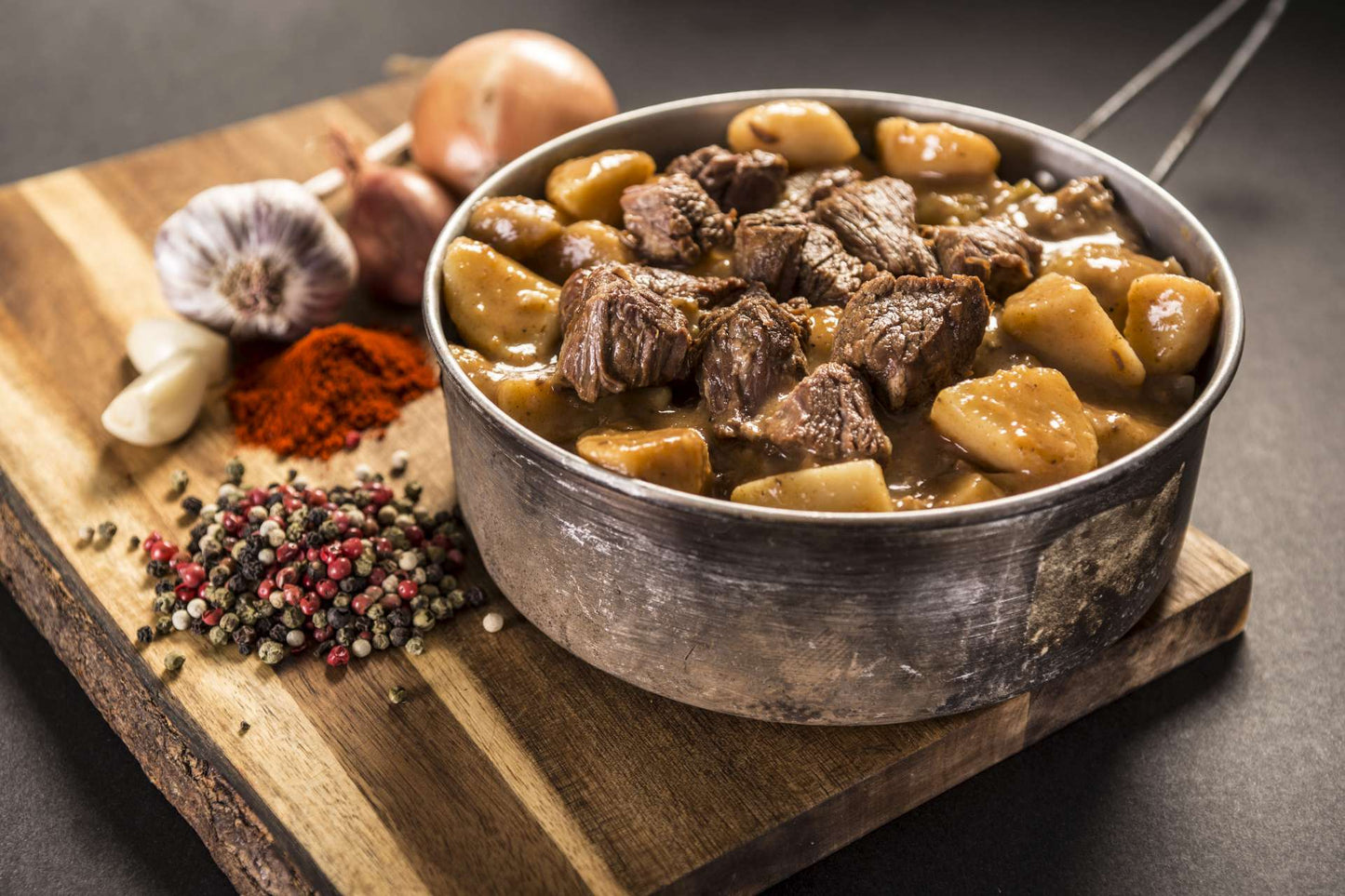 OUTDOOR NOTFALL NAHRUNG RINDERGULASCH MIT KARTOFFELN
